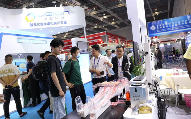 surgery-simulation.jpg surgery-simulation.jpg